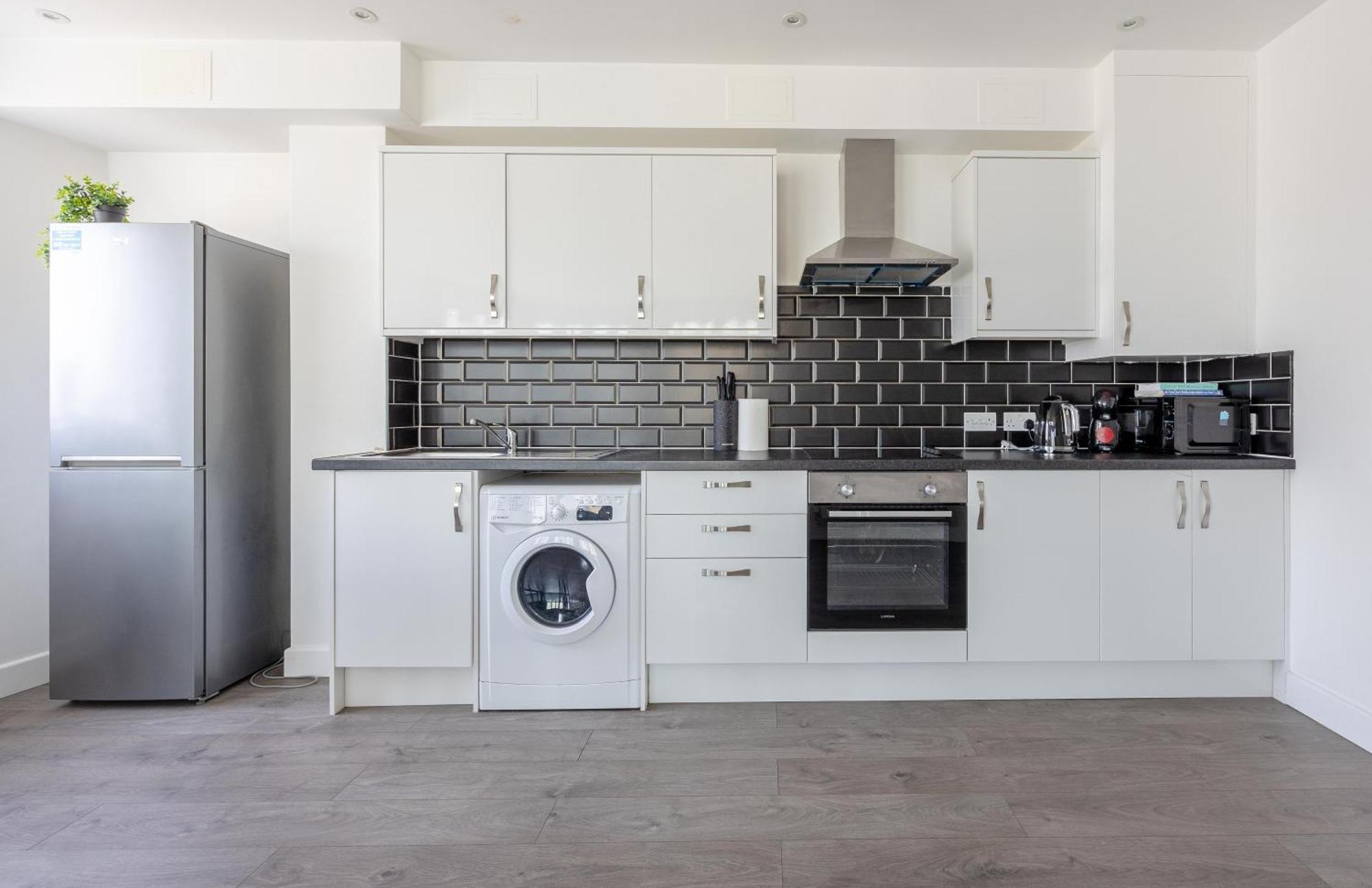Vertigo Apartments Кингстън на Темза Екстериор снимка